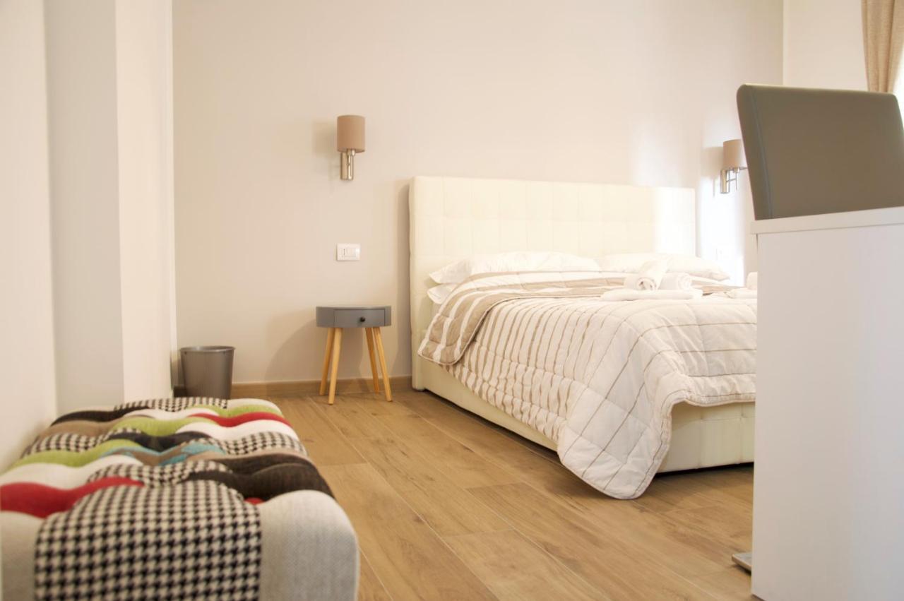 Minerva Rooms Павия Екстериор снимка